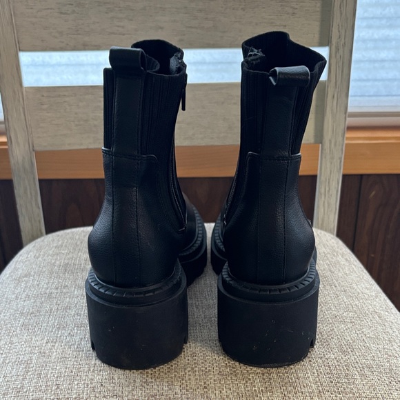 Universal Thread Black Ribbed Ankle Boots - Picture 2 of 4